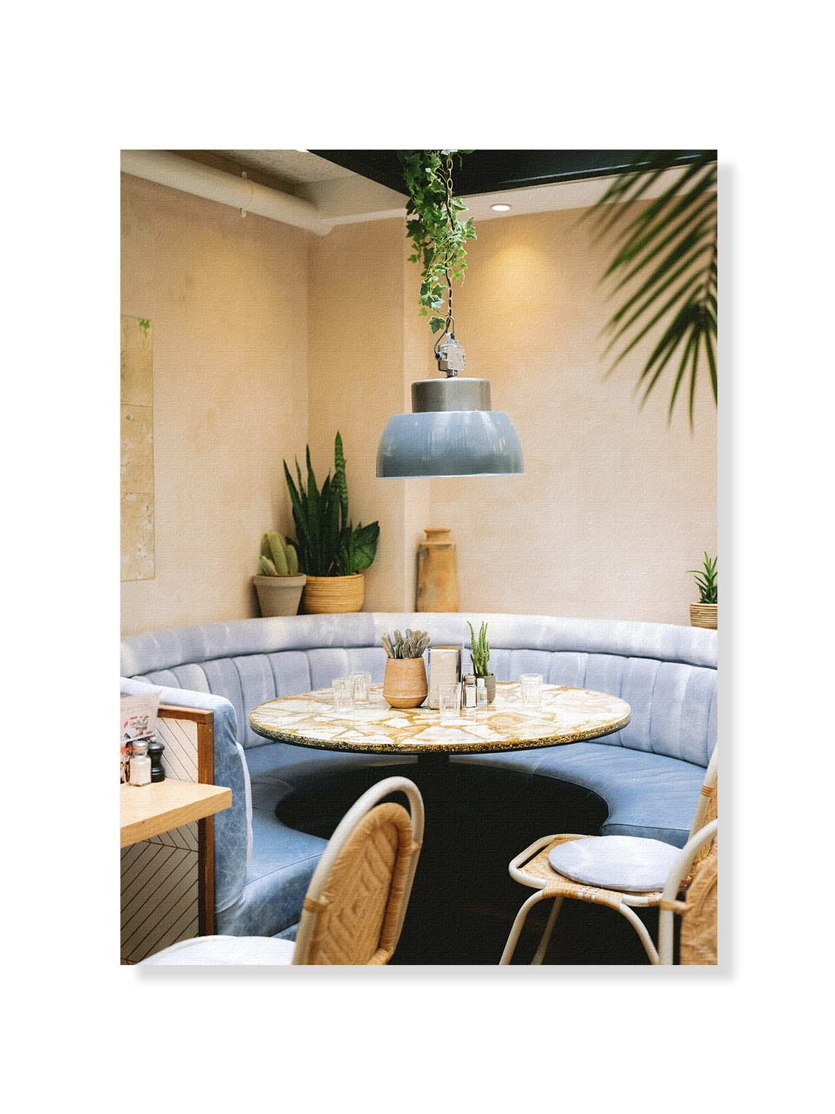 Paris Modern Cafe