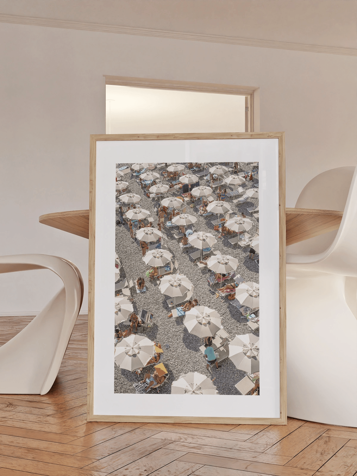 Amalfi Beach Umbrellas - Lámina de Henrike Schenk - Decora tu casa en Nomadart