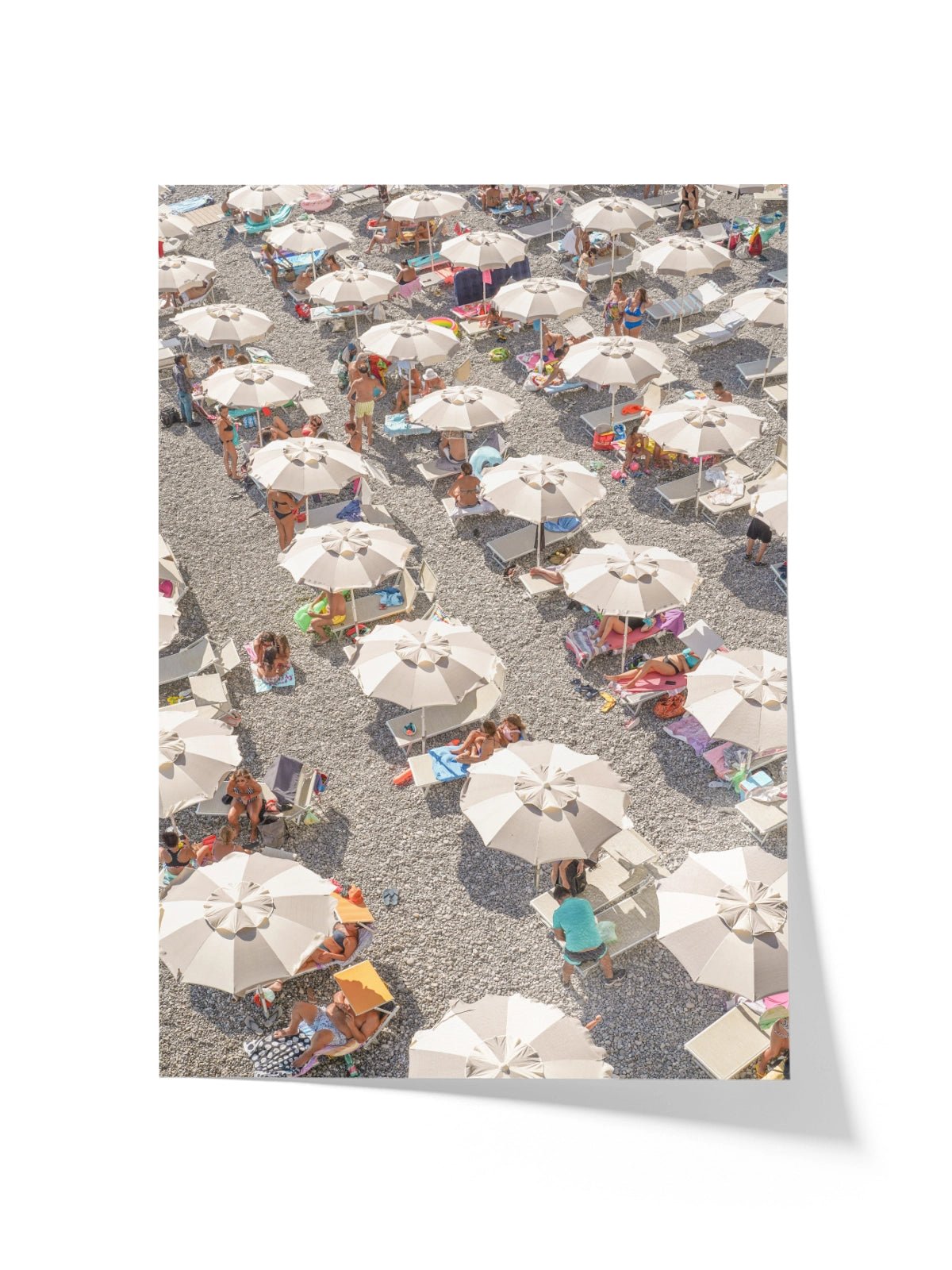 Amalfi Beach Umbrellas - Lámina de Henrike Schenk - Decora tu casa en Nomadart