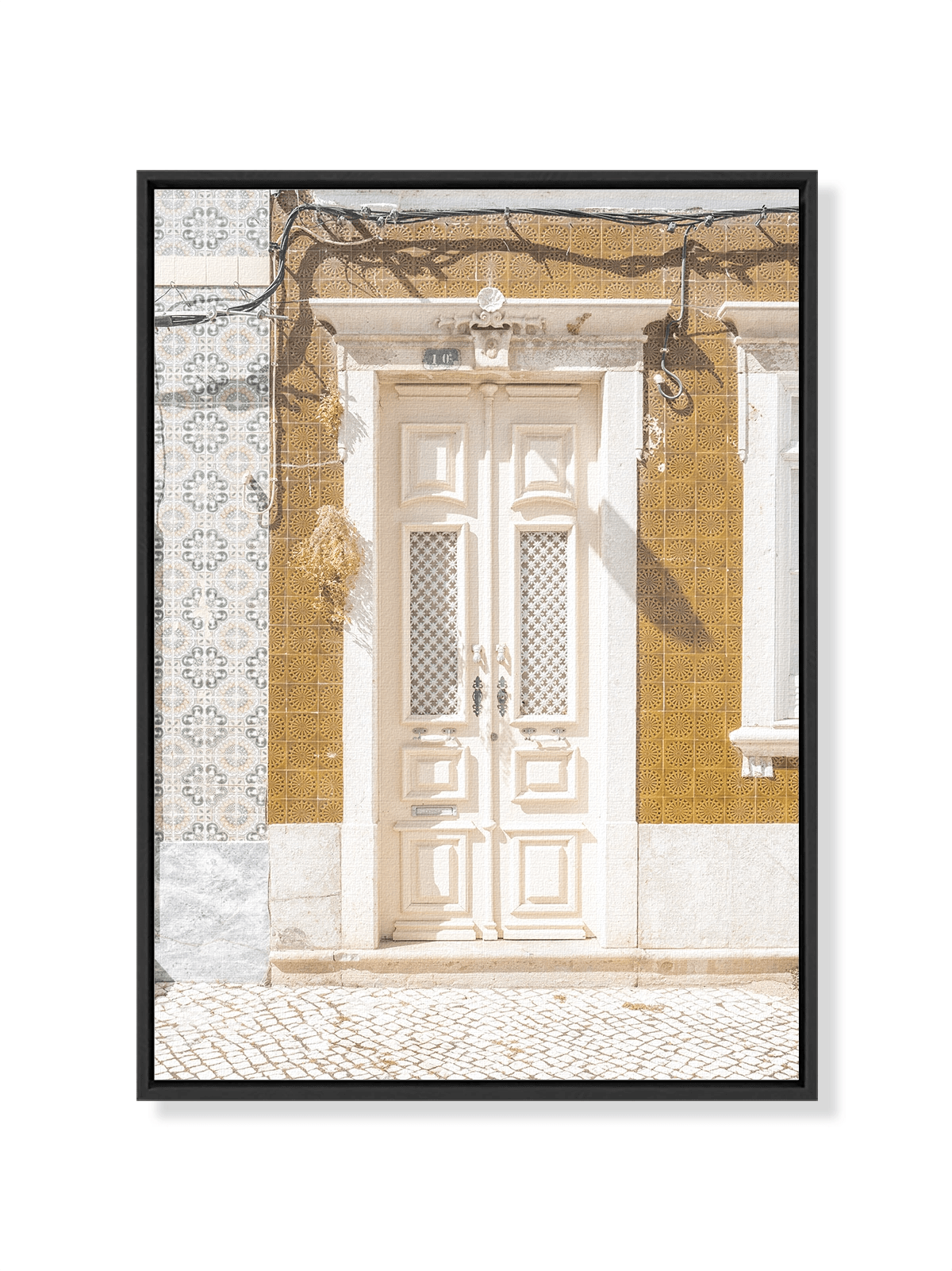 The White Entry - Lámina de Henrike Schenk - Decora tu casa en Nomadart