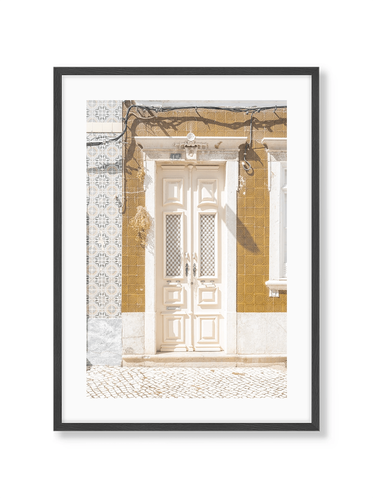 The White Entry - Lámina de Henrike Schenk - Decora tu casa en Nomadart