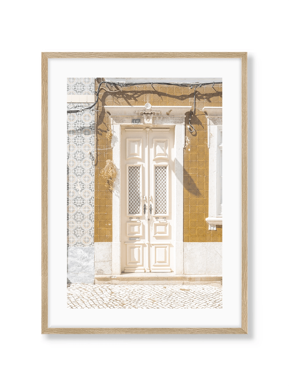 The White Entry - Lámina de Henrike Schenk - Decora tu casa en Nomadart