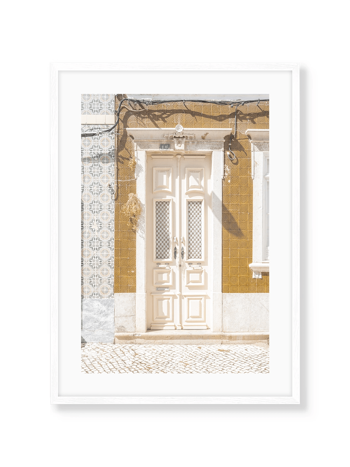 The White Entry - Lámina de Henrike Schenk - Decora tu casa en Nomadart