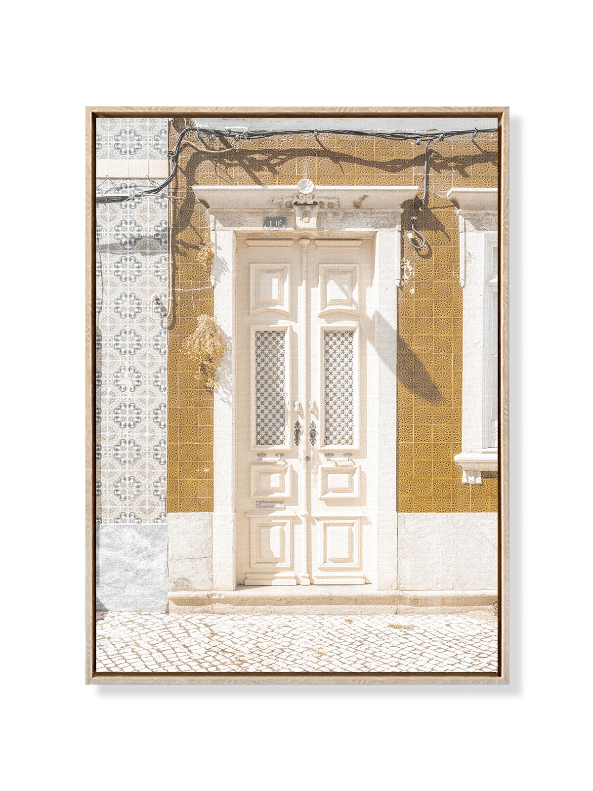 The White Entry - Lámina de Henrike Schenk - Decora tu casa en Nomadart